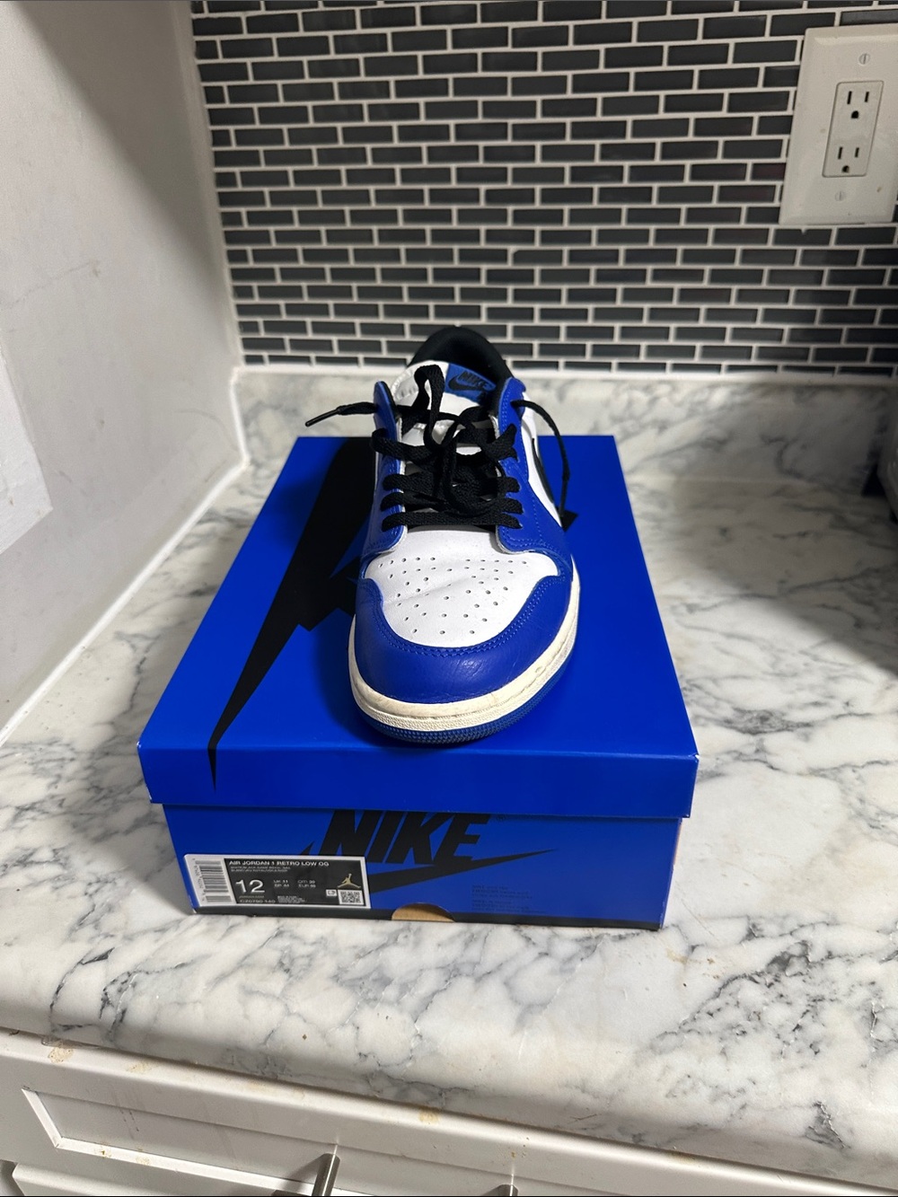 Nike White and Blue Low-Top Sneakers with Black Laces